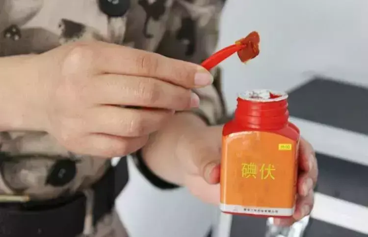 碘伏和碘酊有什么不同?谁效果更好些 碘伏和碘酊有什么不同?谁效果更好用