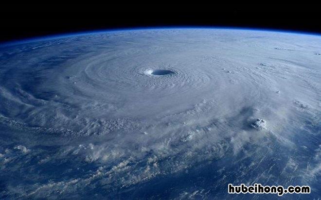 请总结大气对流层所具有的特点 大气对流层有多高
