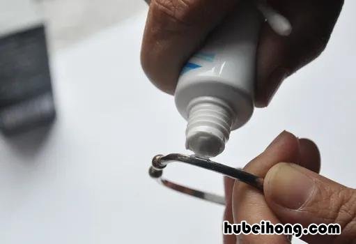 银饰变黑是不是银质不好的原因 银饰变黑说明什么