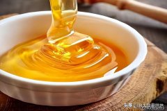 怎么辨别蜂蜜真假?老蜂农教你几招 怎样辨别蜂蜜真假,教你5个小窍门轻松辨别真假蜂蜜!