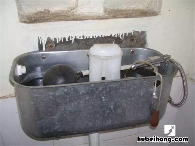 马桶上的两个冲水按钮 马桶的两个冲水按钮有什么区别