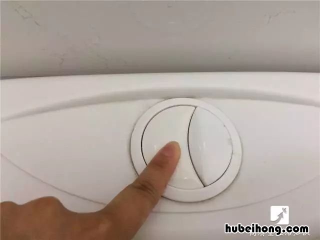 马桶上的两个冲水按钮 马桶的两个冲水按钮有什么区别