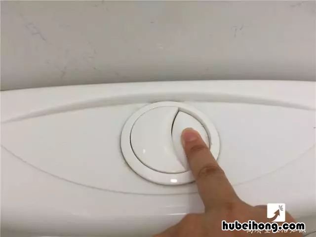 马桶上的两个冲水按钮 马桶的两个冲水按钮有什么区别