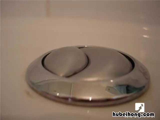 马桶上的两个冲水按钮 马桶的两个冲水按钮有什么区别