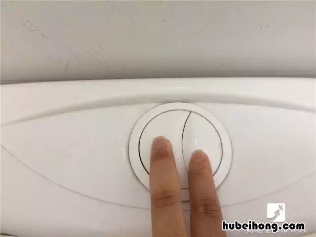 马桶上的两个冲水按钮 马桶的两个冲水按钮有什么区别