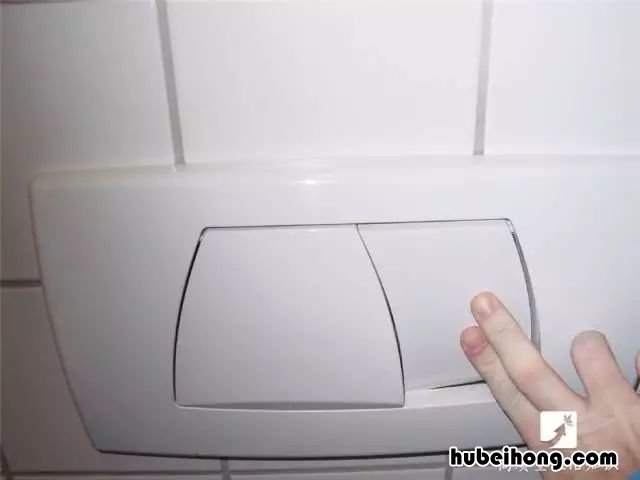 马桶上的两个冲水按钮 马桶的两个冲水按钮有什么区别