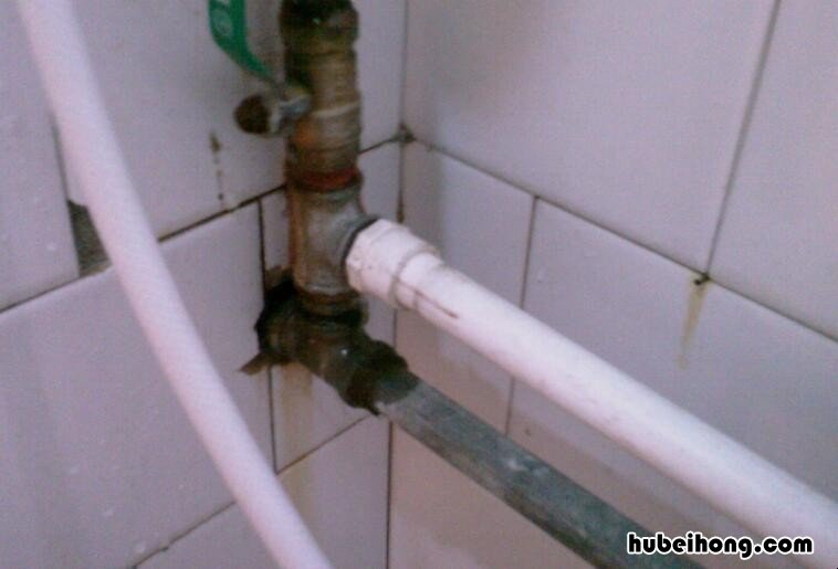 住宅楼水管漏水怎么办 居民楼水管漏水怎么处理