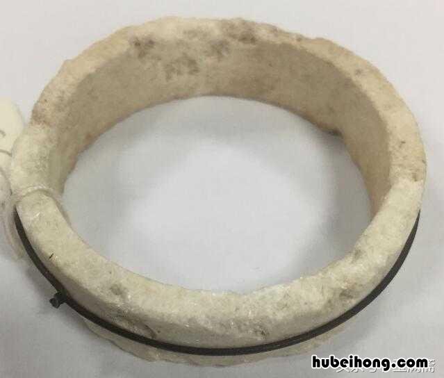 翡翠b货有什么特征 翡翠b货是不是假的