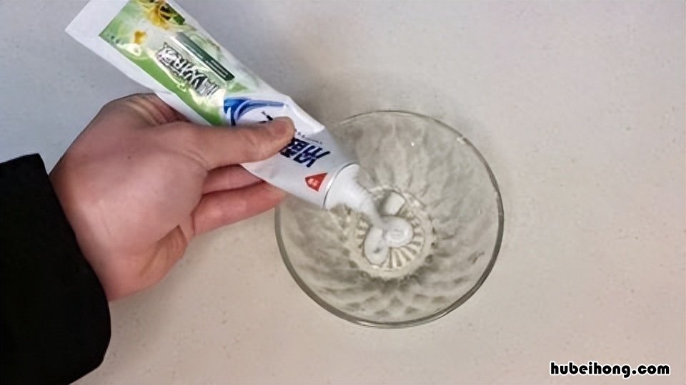 只用牙膏做胶水的方法视频 只用牙膏做胶水的方法有哪些