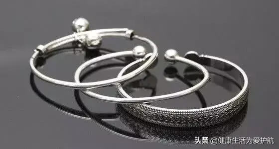银子用牙膏清洗会变黑吗 银子用牙膏清洗会变色吗