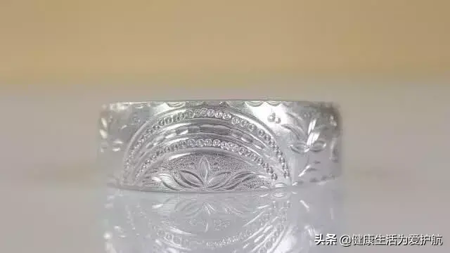银子用牙膏清洗会变黑吗 银子用牙膏清洗会变色吗