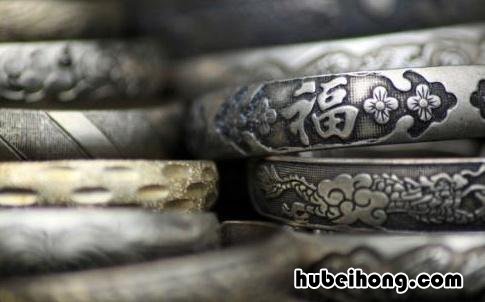 身上戴的银饰变黑是证明身体不健康吗 身上戴的银饰变黑怎么回事