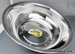 不锈钢盆里面的商标怎么去除干净 怎样去除不锈钢盆上的商标