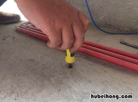 楼板钻孔后怎么修复好 楼板钻孔后怎么修复视频