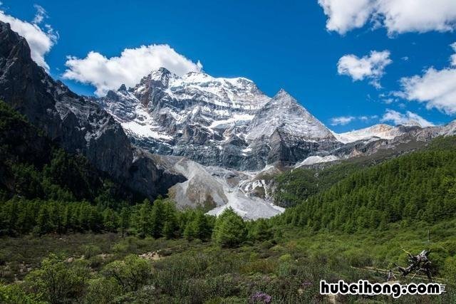 亚丁售票处海拔 亚丁登山