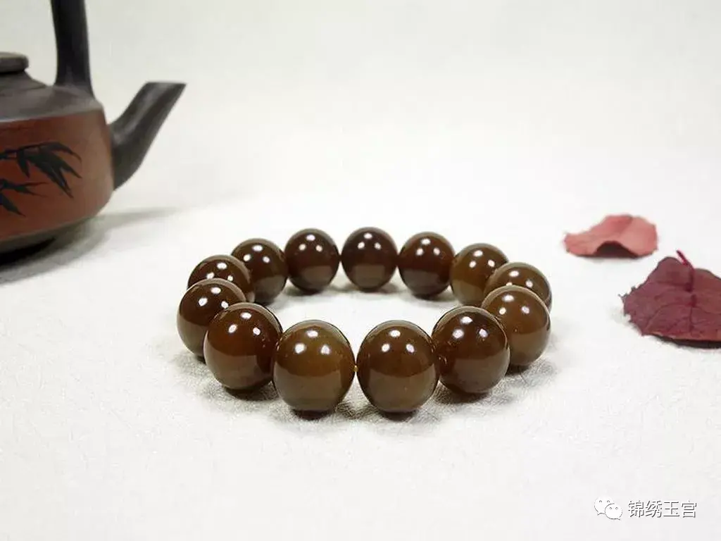和田玉手串怎么盘玩出包浆 和田玉手串盘玩久了效果图
