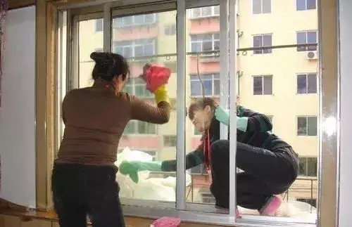 窗户很脏 窗户脏了怎么办