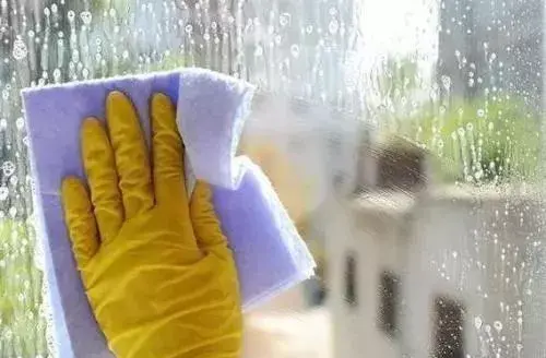 窗户很脏 窗户脏了怎么办