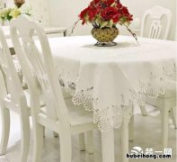 餐桌台布用什么材料好 餐桌台面布置图片