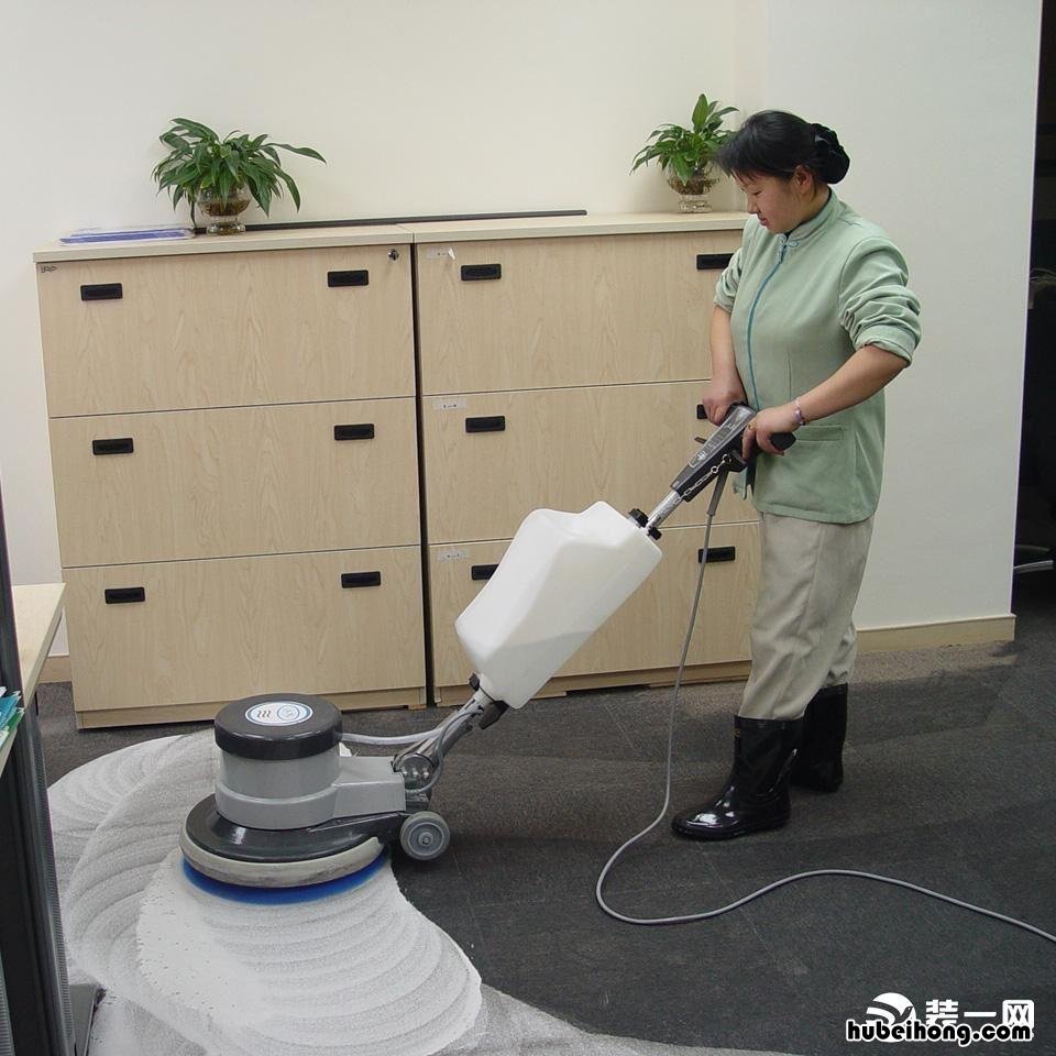 清洗地毯污渍 地毯去污小妙招