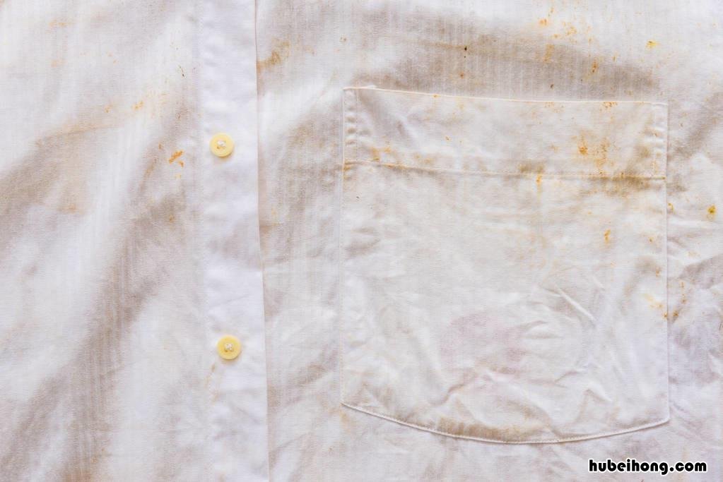 白色衣服怎么洗呢不掉色 白色衣服怎么洗呢不发黄