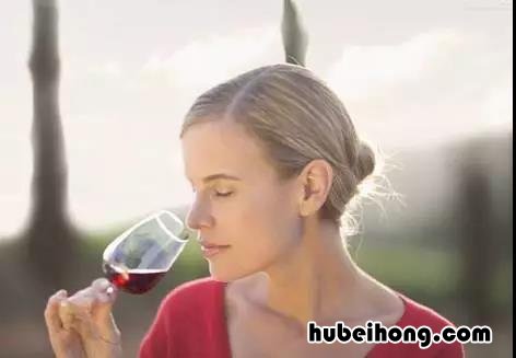 如何辨别葡萄酒的真假 如何辨别葡萄酒的真假鉴别
