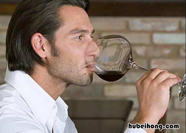 如何辨别葡萄酒的真假 如何辨别葡萄酒的真假鉴别