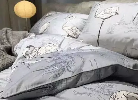 床单出汗发黄怎么洗小妙招 床单汗渍油渍发黄怎么洗
