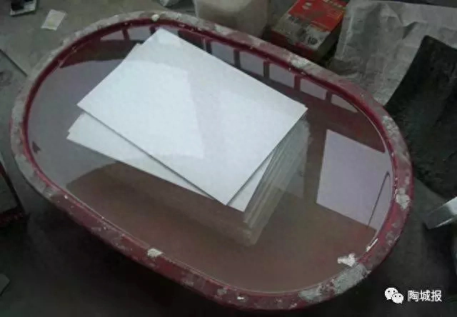 瓷砖铺设前是否需要浸泡水 瓷砖铺之前都要泡水吗