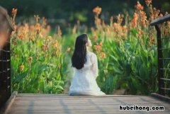 女人对自己好点的经典句子有哪些 女人对自己好点的经典句子有哪些短句