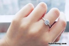 女人戒指戴中指是什么意思 已婚女人戒指戴中指寓意