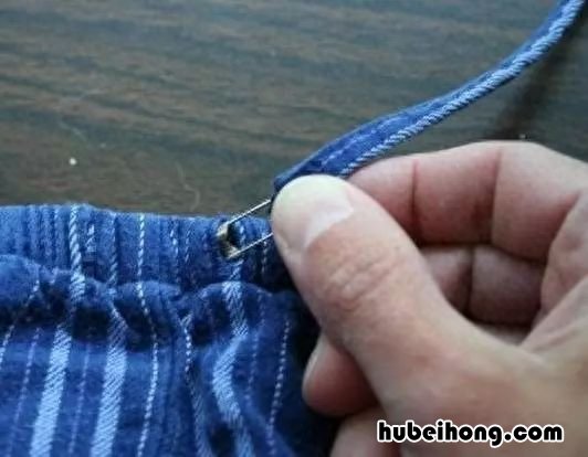 拉链拉不上,衣服起球,裤子不会起球 拉链拉衣服上拉不动