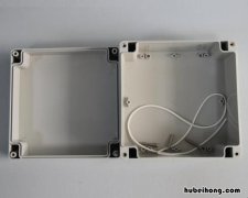 开关防水盒标准尺寸有哪些 开关防水盒是粘的好么还是裂的