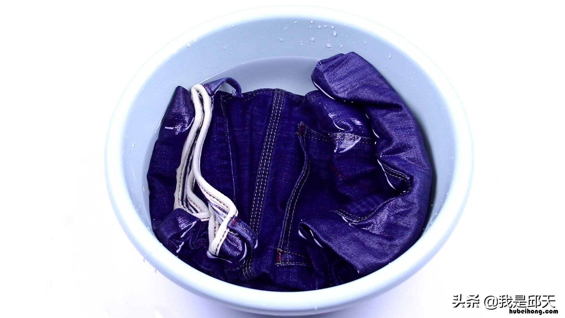 洗牛仔裤不褪色的7个小窍门 牛仔裤局部清洗