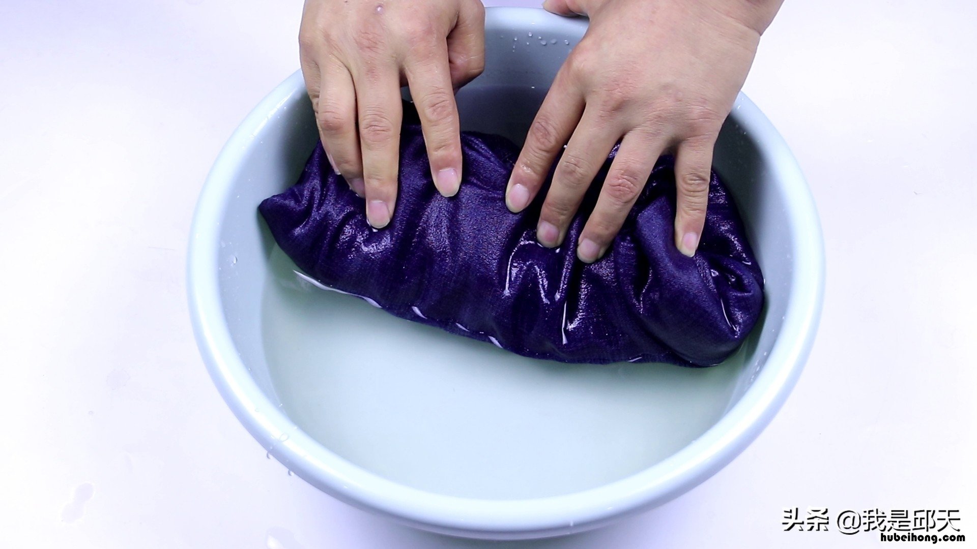 洗牛仔裤不褪色的7个小窍门 牛仔裤局部清洗