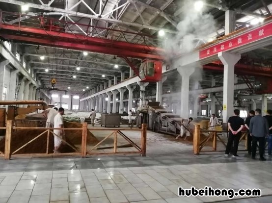 白酒放在手上搓 赶紧把白酒倒在手心搓一搓