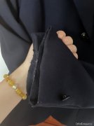 怎么可以让黑色衣服不粘毛 怎样避免黑色衣服粘毛