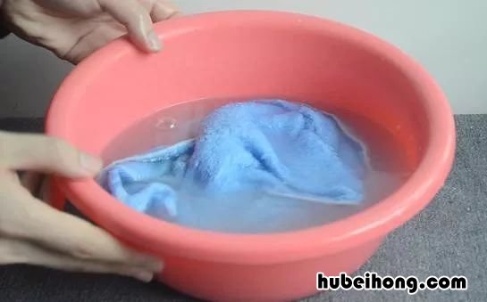 毛巾脏了怎样清洗 毛巾很脏怎么洗白