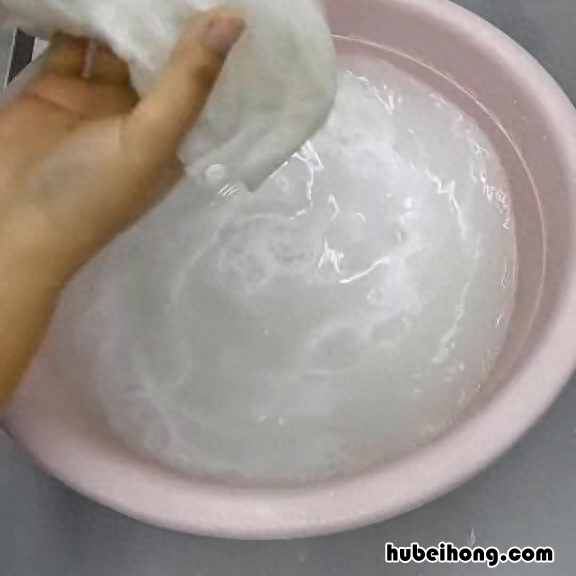 衬衣领发黄怎么洗掉小妙招视频 衬衣领发黄怎么洗掉小妙招图片