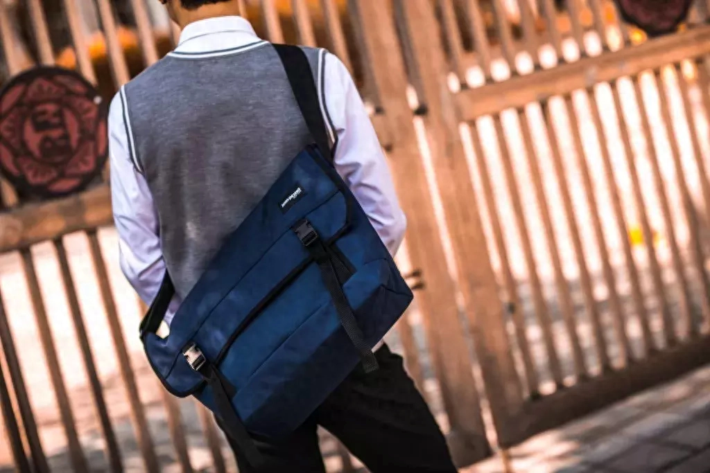 男人用什么包比较适合? 男人拿什么包高端上档次