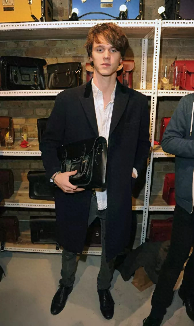 男人用什么包比较适合? 男人拿什么包高端上档次