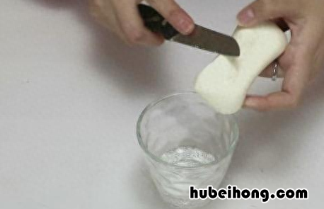 白银项链变黑什么原因 白银项链可以碰水吗