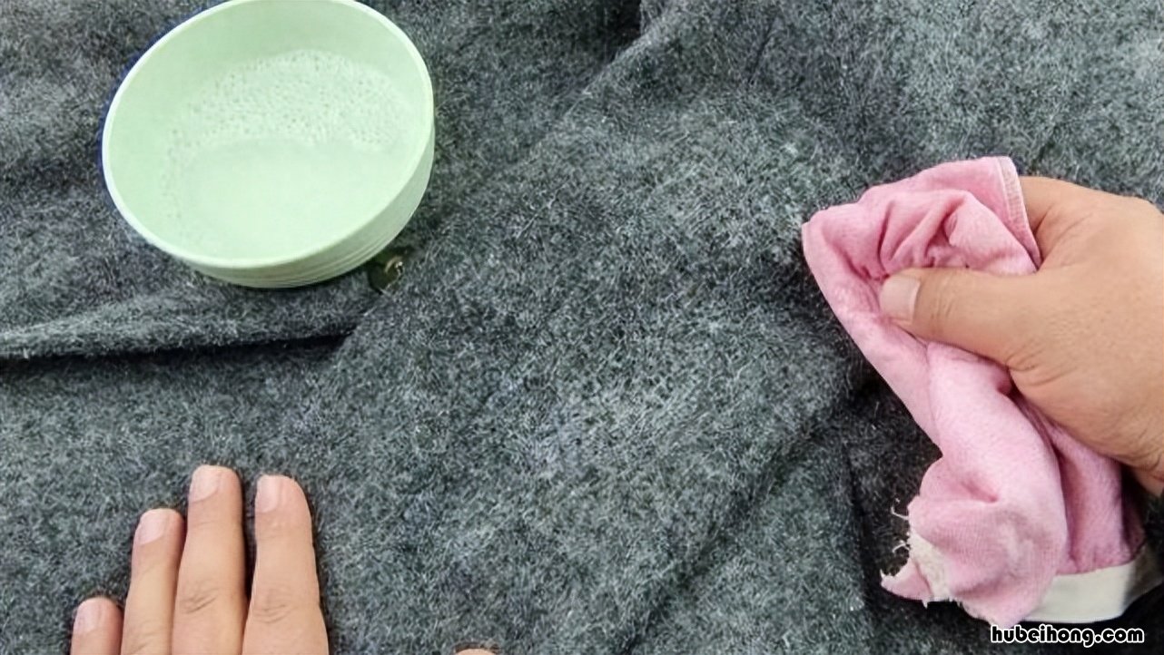 毛呢大衣怎样在家清洗 毛呢大衣如何清洗保养