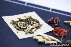 我一梳头就会掉头发应该用什么办法让它掉的更快 一梳头头发就掉的厉害怎么办