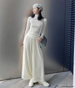 白色毛衣适合搭配什么裙子 白色毛衣适合搭配什么内搭