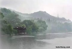 山色空蒙雨亦奇的意思是什么 山色空蒙雨亦奇的意思是什么呢