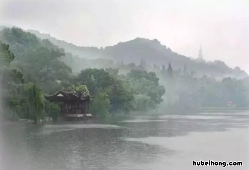 山色空蒙雨亦奇的意思是什么 山色空蒙雨亦奇的意思是什么呢