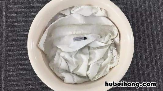 衣服发黄发霉怎么去 衣服发黄发霉怎么去掉