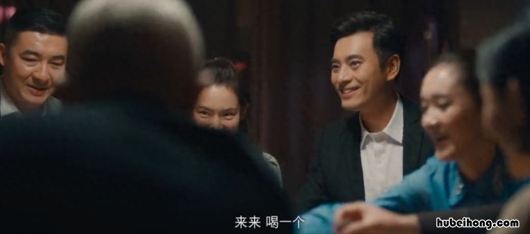 如何在饭局上hold住全场 如何在饭局上hold住全场人