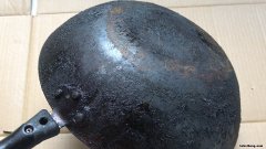 铁锅上的油污怎么迅速去除 铁锅上的油污